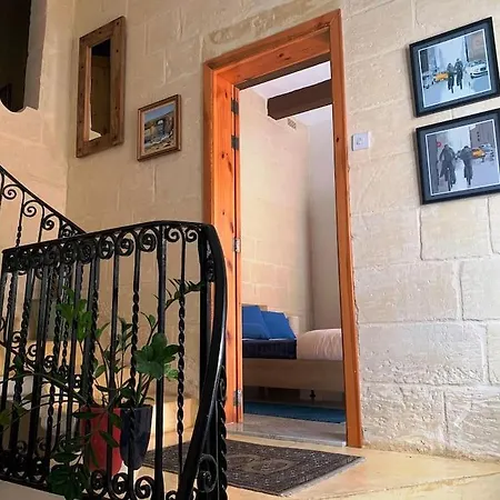 Traditional Maltese Townhouse Very Close To Mdina *